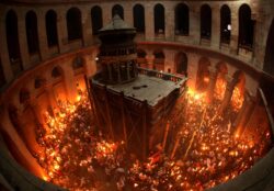 Lumina-Sfanta-Sfantul-Mormant-Ierusalim