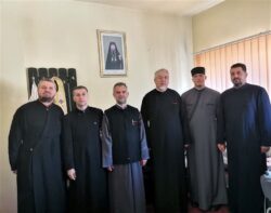 Hristos impartasit copiilor