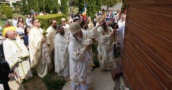 Sfintirea bisericii martirilor si marturisitorilor-din-temnitele-comuniste-la-targu-ocna-213870