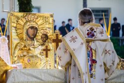 Icoana Maicii Domnului  în zi de prăznuire