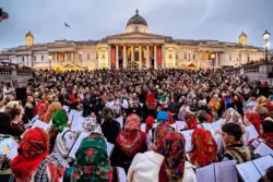 Concert de colinde românești în Piața Trafalgar din inima Londrei