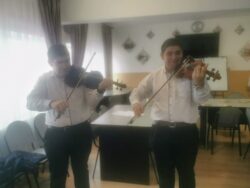 Centrul Şcolar pentru Educaţie Incluzivă din Tg-Jiu - vioara