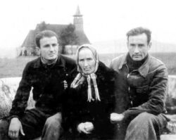 Valeriu Gafencu mama sa Ioan Ianolde in lagarul de la Galda 1946