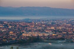 Oraș