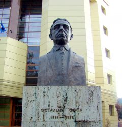 Bustul_lui_Octavian_Goga_din_Sibiu