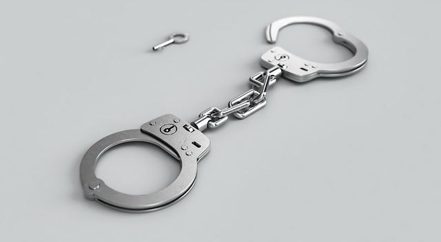 qimono-handcuffs-3655288_640