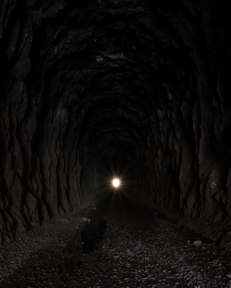 Lumină-tunel-mină