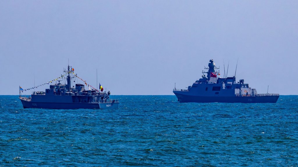 Nave - Marea Negra